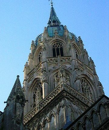 Book an Official Guide to visit BAYEUX