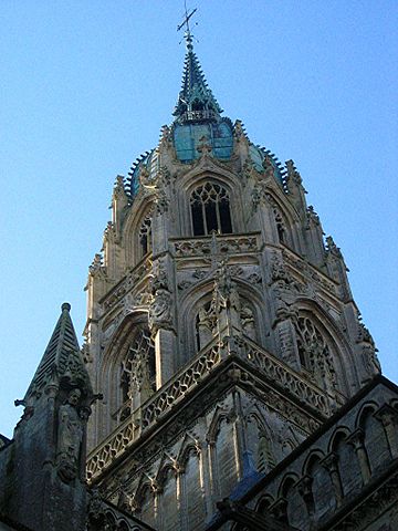 Book an Official Guide to visit BAYEUX