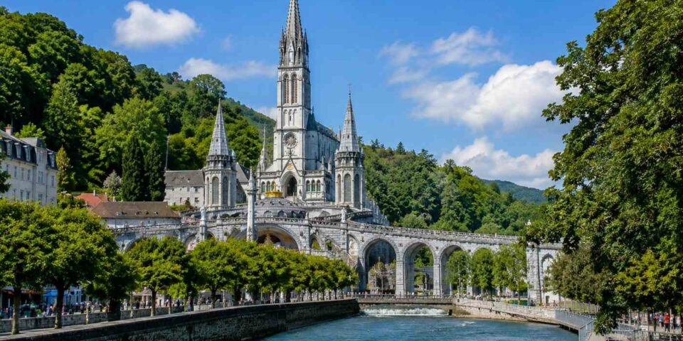 Visit Lourdes with a private guide